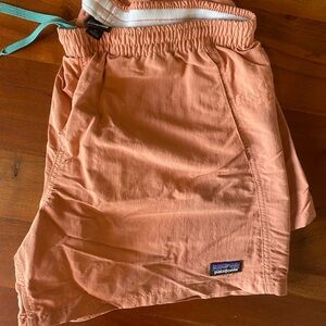 Patagonia baggie shorts - peach